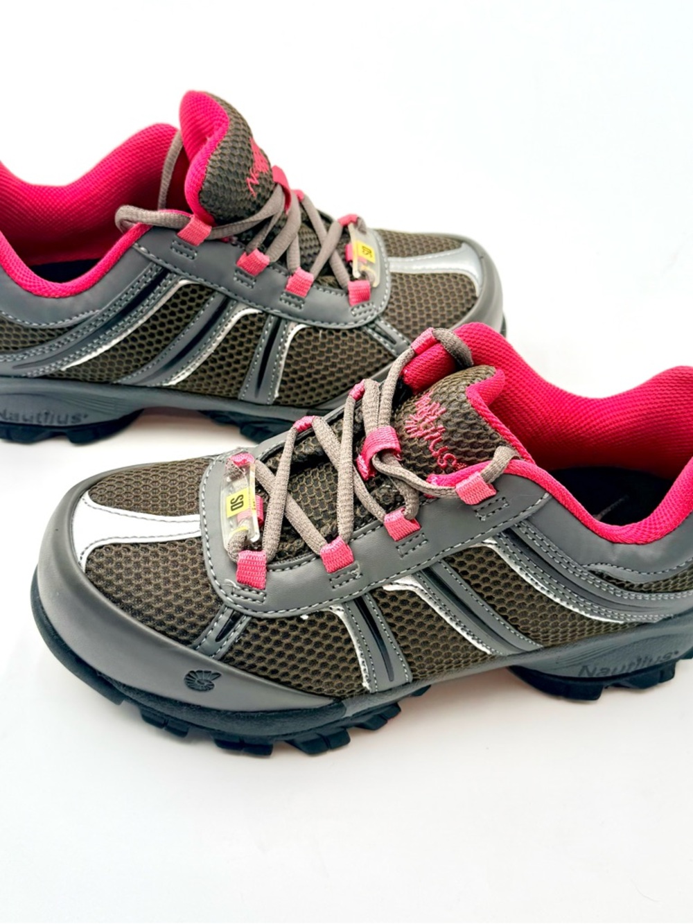 Nautilus Women's N1393 Steel Safety Toe Athletic Shoe Like New Ships next day